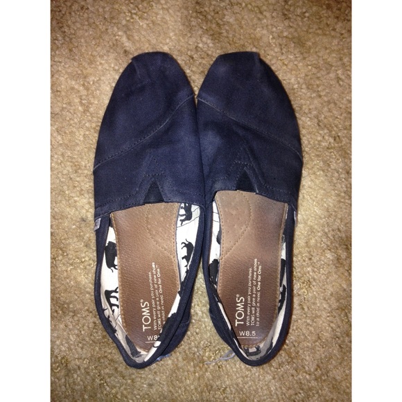 Women's TOMS size 8.5!
