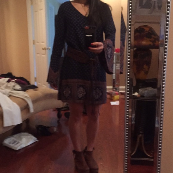 LF vintage inspired mini dress w/ bell sleeves - Picture 2 of 3