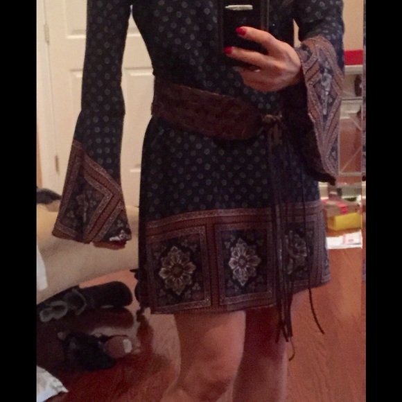 LF vintage inspired mini dress w/ bell sleeves - Picture 3 of 3