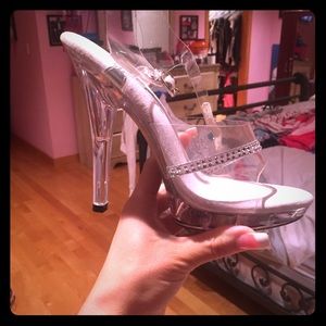 Competition heels with diamond accent