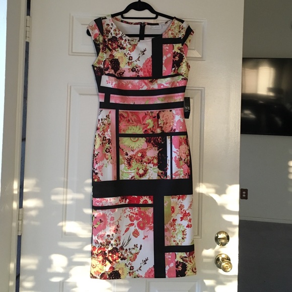 ❗️SOLD❗️New York & Co. Floral Bodycon Scuba Dress - Picture 2 of 4