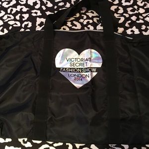 Victoria's Secret Fashion Show Tote &Makeup Bag! ✨