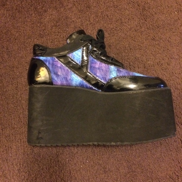 yru white platform sneakers