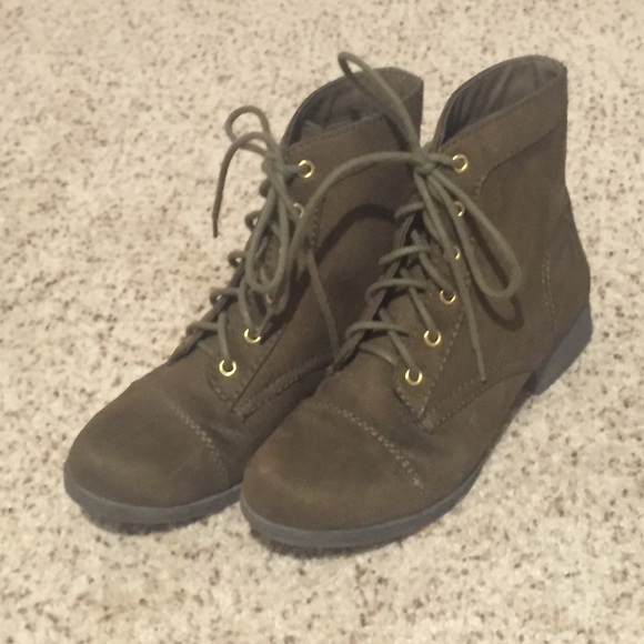 Traded! Forever 21 Olive green ankle boots