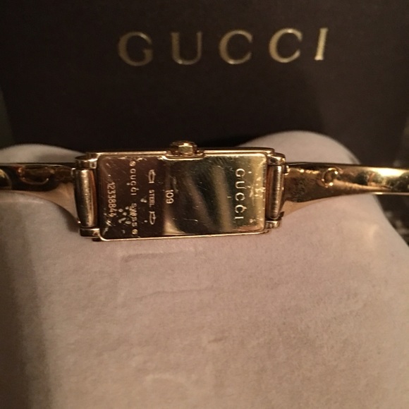 SOLD!!!!!!Gucci watch with pearl face - Picture 4 of 4