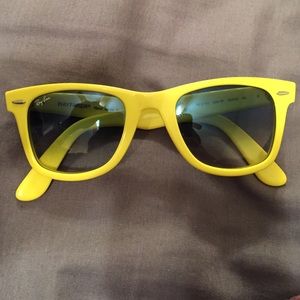 Yellow rayban wayfarers