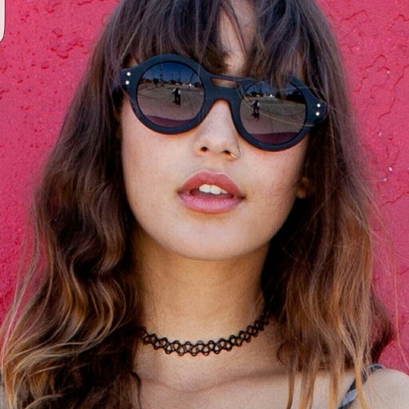 Black choker