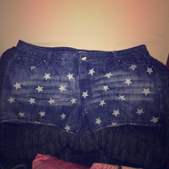 Star print denim shorts