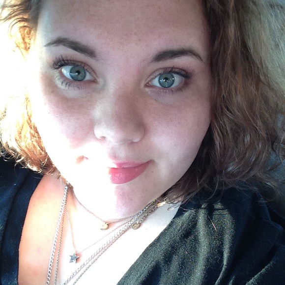 Meet your Posher, Christina - Picture 1 of 1