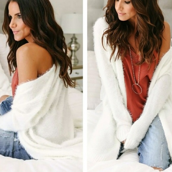 ❌SOLD💞White fuzzy cardigan - Picture 2 of 3