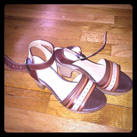 Naturalizer - Picture 1 of 3