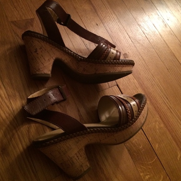 Naturalizer - Picture 2 of 3