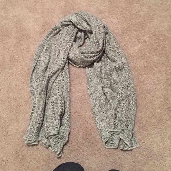 Huge scarf!! Perfect for winter!!