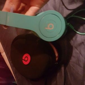 beats by dre. read caption!!