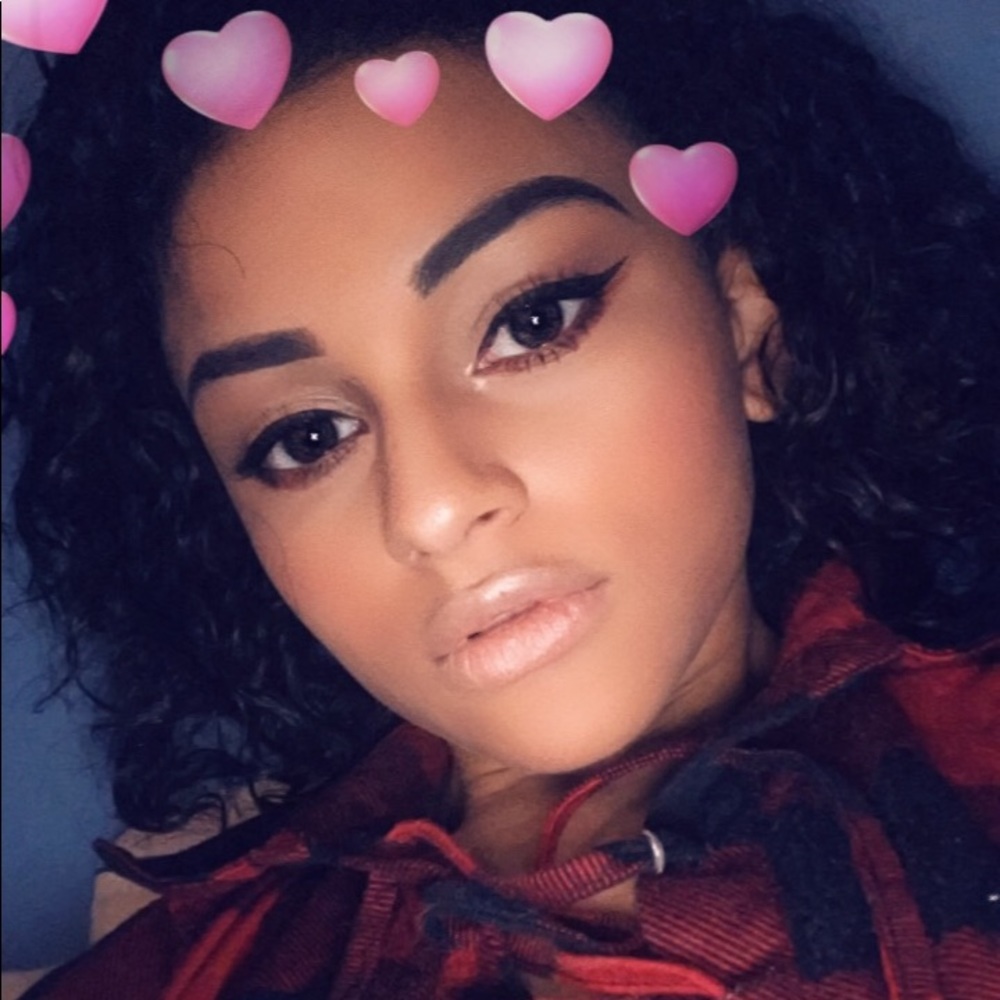 Meet your Posher, Mikala