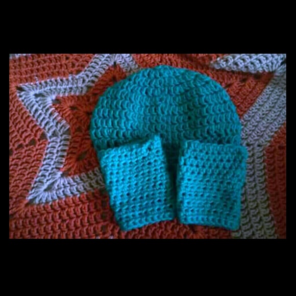 Jade slouchy hat and fingerless glove set - Picture 1 of 1