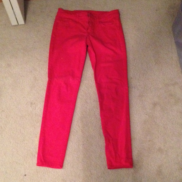 Red American Eagle skinny jeans