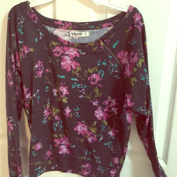 Floral long sleeve shirt 🌺🌸🌷🌻 - Picture 1 of 2