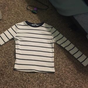 Medium sleeved crop top