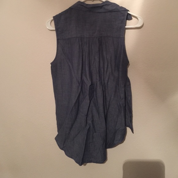 Button down - Picture 2 of 2