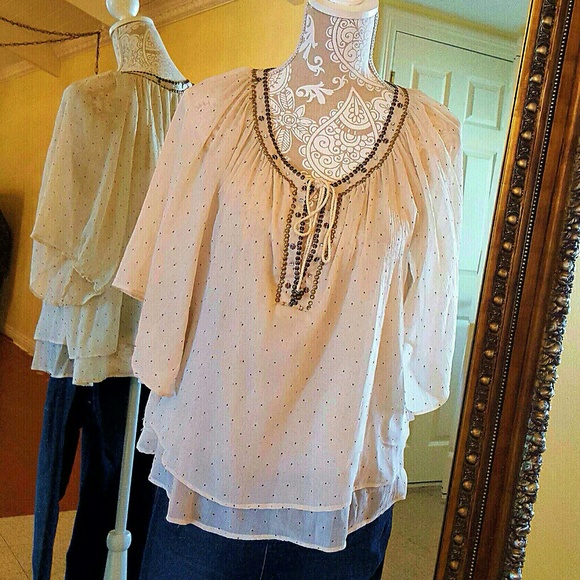 Zara Tops - ONE DAY SALE Zara adorabl cream blouse like new