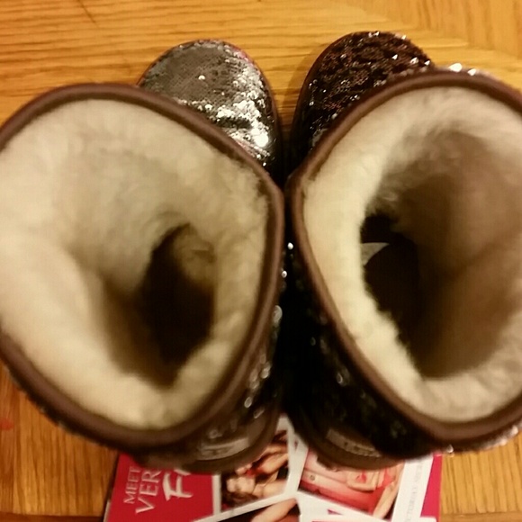 Cheetah sparkle uggs - Picture 3 of 4