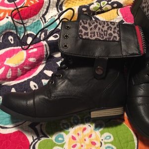 ⚠️final price⚠️Brand new black combat boots.