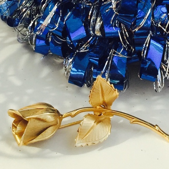 "GIOVANNI" signed Rose pin/brooch
