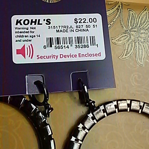 Earings - Picture 2 of 3