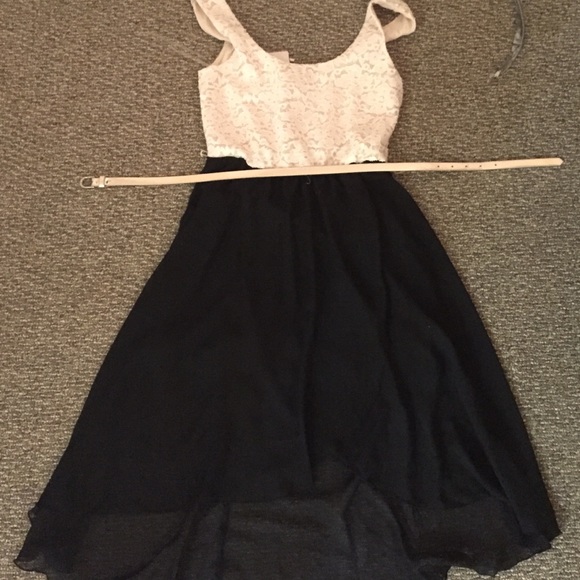 Beautiful lace and black dress: never worn - Picture 3 of 3