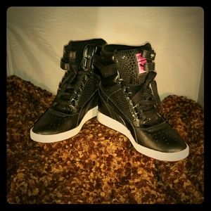 Women's Size 9.5 M Black Puma MY-66 Sky Wedge