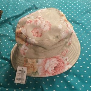 Flowery bucket hat