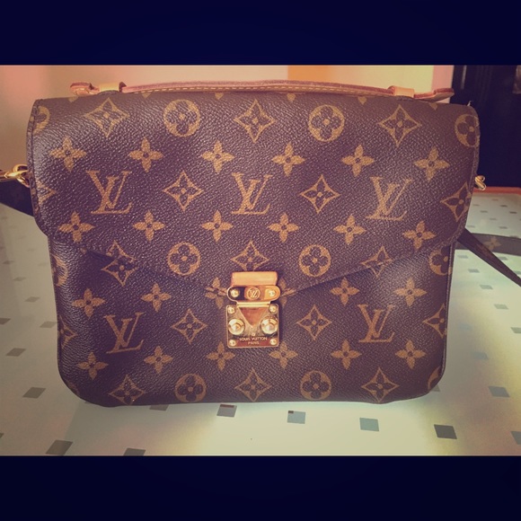 Louis Vuitton medium sized cross body hand bag.