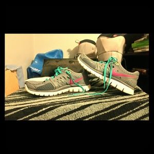 Size 9.5 Nike shoes!