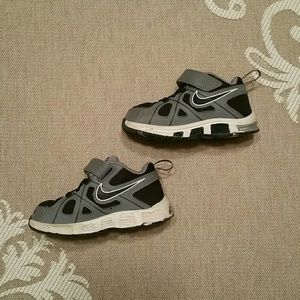 Nike toddlers size 7 sneakers