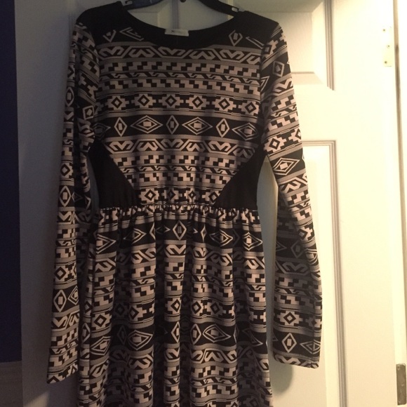 NWT black & taupe tribal print dress