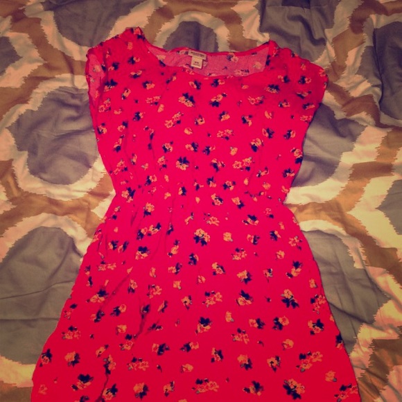 Floral sundress with pockets!
