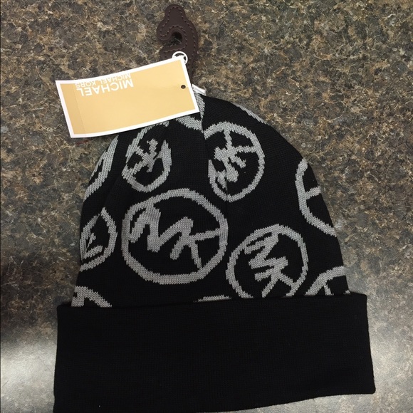 NWT Michael Kors beanie - Picture 1 of 3