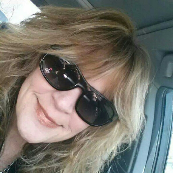 Meet your Posher, Susan - Picture 2 of 8