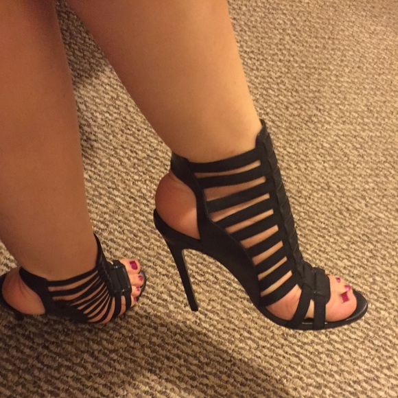 SOLD! Steve Madden heels . euc. Size 8 very sexy - Picture 3 of 4