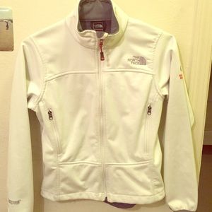 Like new The North Face WOMENS APEX BIONIC JACKET!