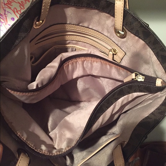 Michael KORS purse - Picture 2 of 2