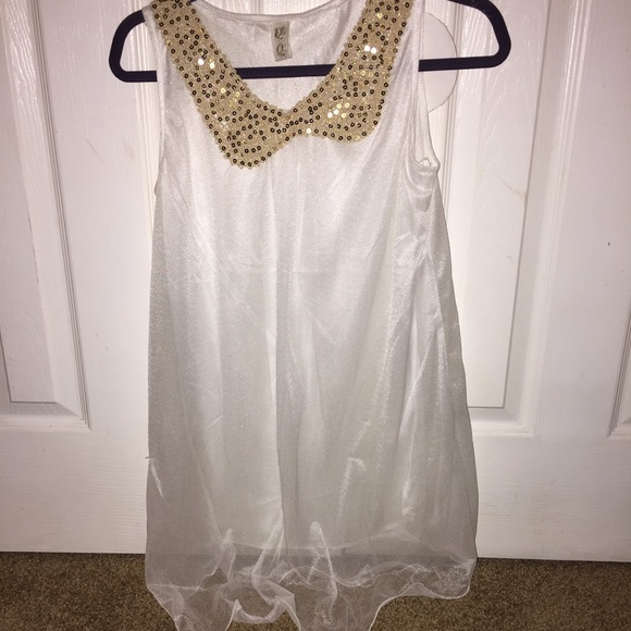 Cute white long shirt.