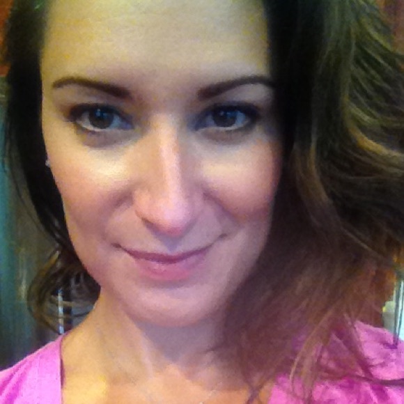 Meet your Posher, Danielle - Picture 1 of 1