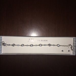 Bracelet, never worn.