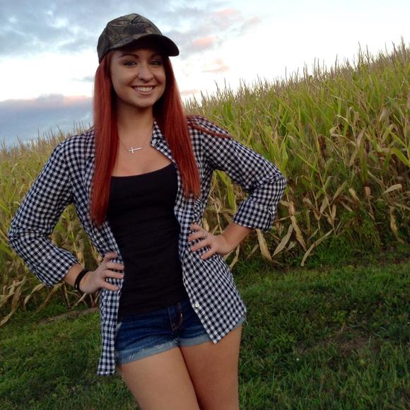 Meet your Posher, Cassandra - Picture 1 of 1