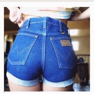 HIGH WAISTED WRANGLER SHORTS