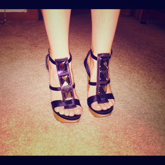 Strappy black /wood wedges