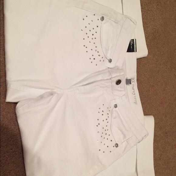 Curvy crop white Capri - Picture 2 of 3