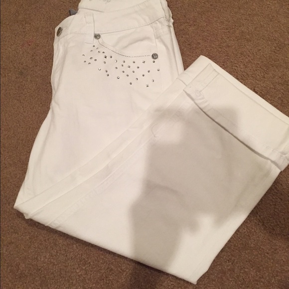 Curvy crop white Capri - Picture 3 of 3